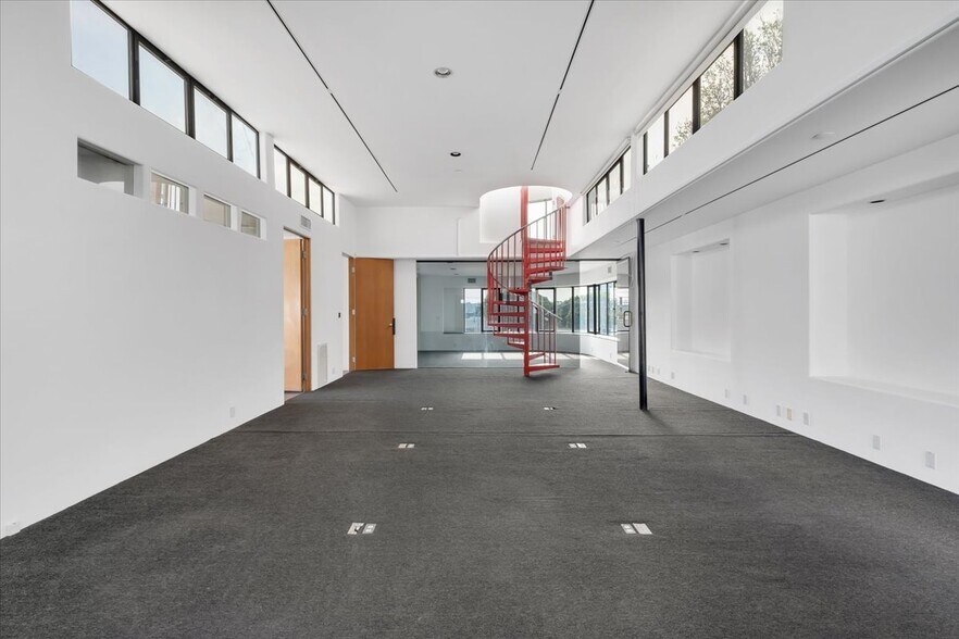 More Photos Of 2525 Main St, Santa Monica Office For Lease