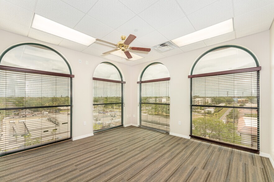 More Photos Of 1 S School Ave, Sarasota Medical For Lease