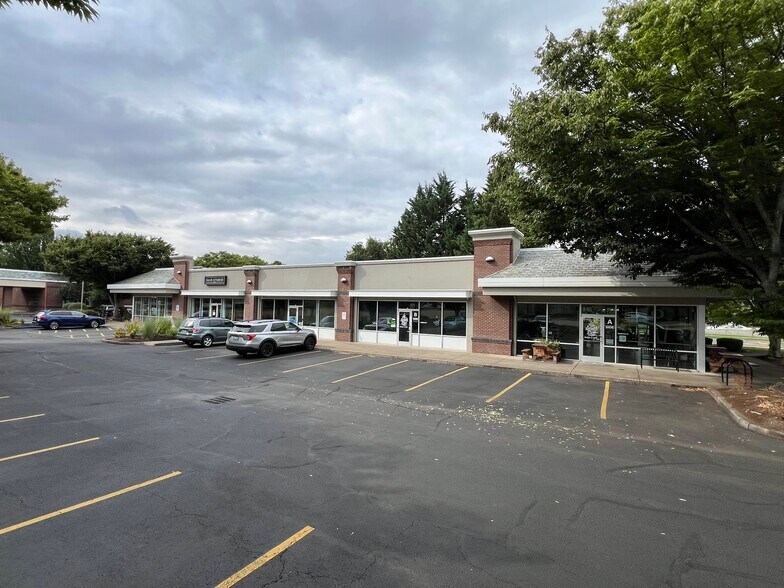 Primary Photo Of 2866 Crescent Ave, Eugene Storefront Retail Office For Lease