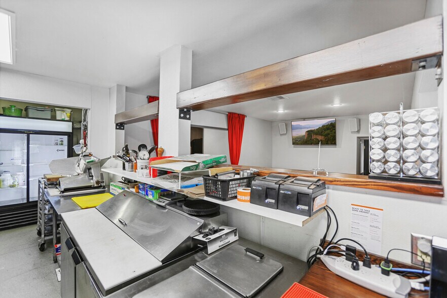 More Photos Of 31815 E Historic Columbia RI Hwy, Troutdale Convenience Store For Sale