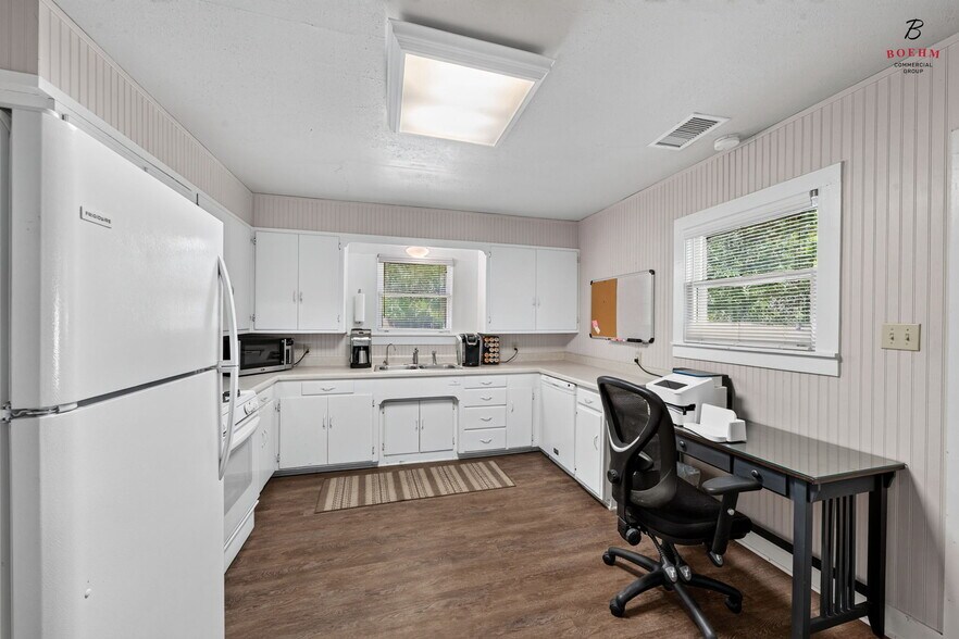 More Photos Of 115 Oak Park Dr, Boerne Office For Sale