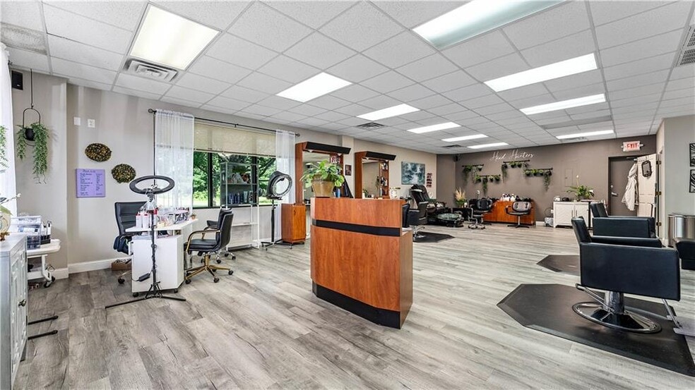 More Photos Of 201-229 Lee Town Rd, Pea Ridge Storefront For Sale