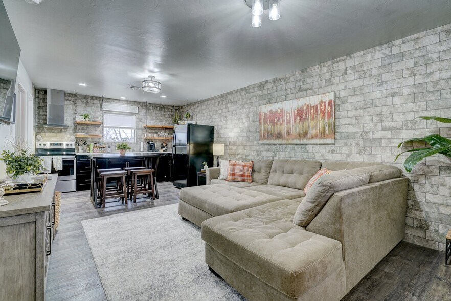 More Photos Of 1207 W Gore Blvd, Lawton Apartments For Sale