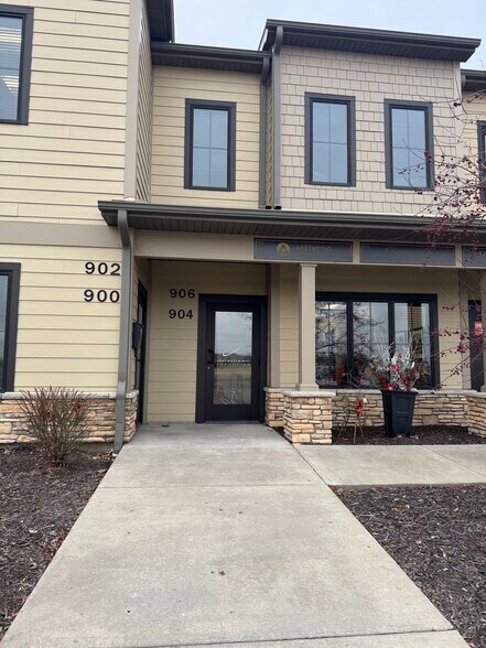 More Photos Of 906 Inwood Ave N, Oakdale Office For Lease