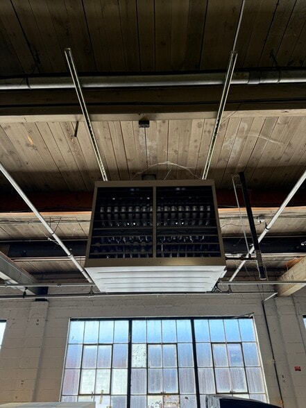More Photos Of 220 E 14th Ave, North Kansas City Distribution For Lease