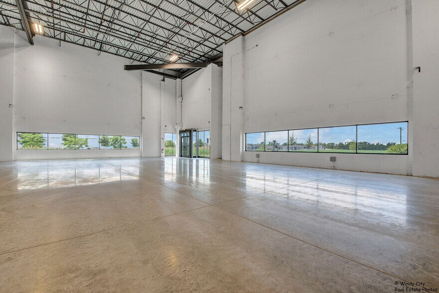 More Photos Of SEC Kenyon Road and IL RT. 25, Bartlett Distribution For Lease