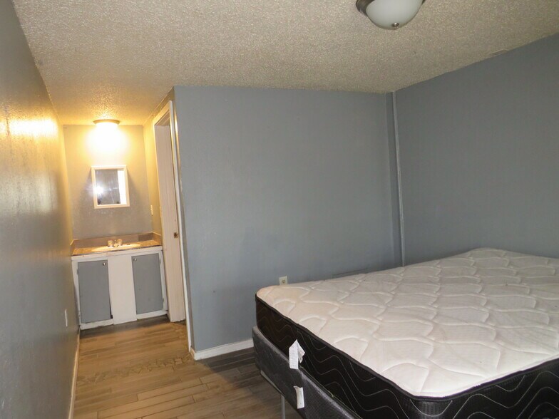 More Photos Of 925 W Main St, Yukon Apartments For Sale