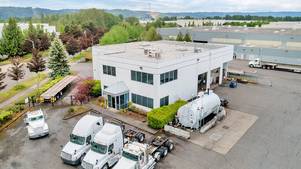 More Photos Of 7025 N Leadbetter Rd, Portland Service For Lease
