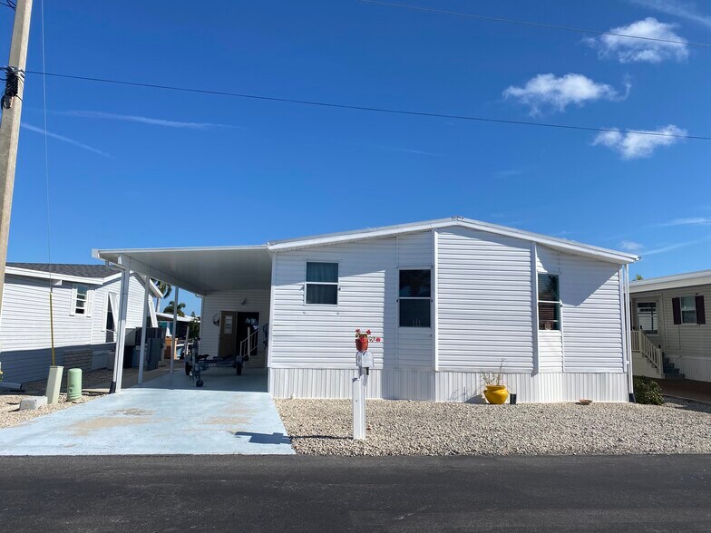 More Photos Of 3096 Skipper Ln, Saint James City Marina For Sale