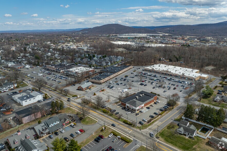 More Photos Of 982-986 Main St, Fishkill Unknown For Lease