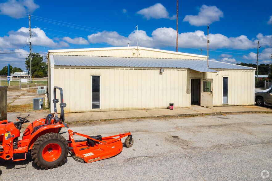 More Photos Of 13031 Veterans Memorial Hwy, Douglasville Warehouse For Lease