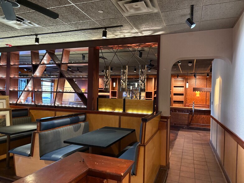 More Photos Of 121-133 Gage Blvd, Richland Freestanding For Lease