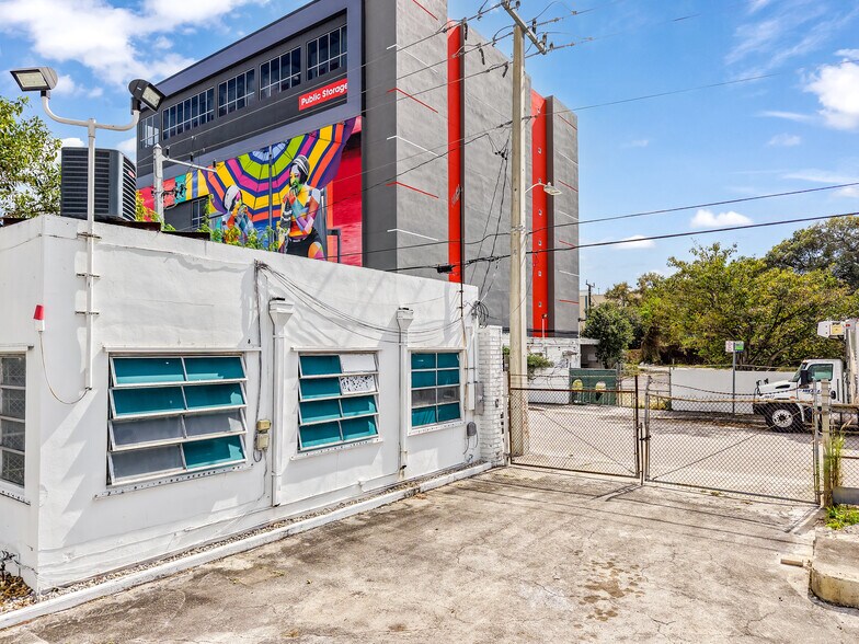 More Photos Of 775 NW 21st St, Miami Service For Sale