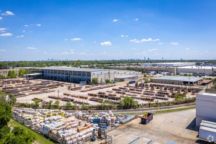 More Photos Of 9450 W Wingfoot Rd, Houston Manufacturing For Lease