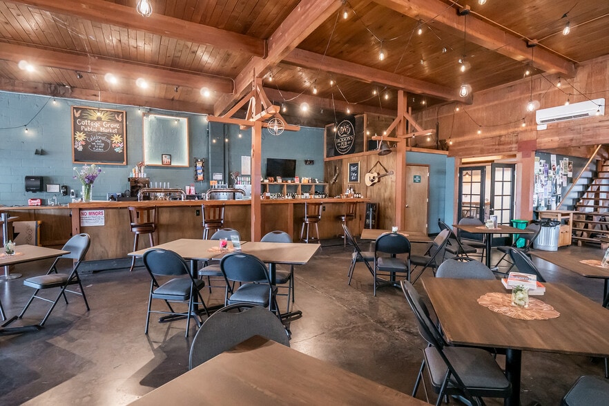 More Photos Of 926 E Main St, Cottage Grove Restaurant For Sale