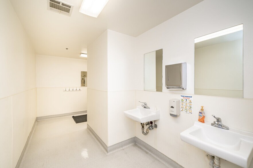 More Photos Of 231 W Blueridge Ave, Orange Manufacturing For Sale