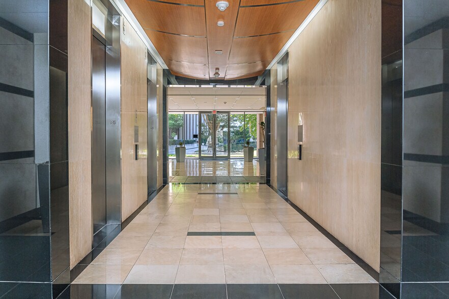 More Photos Of 1900 St James Pl, Houston Office For Lease