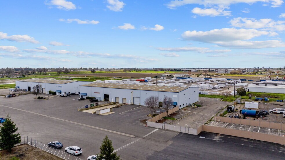 Primary Photo Of 7345 W Goshen Ave, Visalia Warehouse For Lease