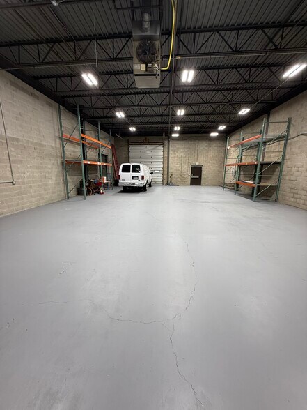 More Photos Of 181-191 Remington Blvd, Ronkonkoma Warehouse For Lease