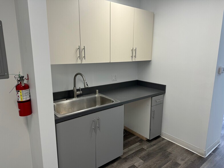 14371443 S Robertson Blvd, Los Angeles, CA 90035 Retail For Lease