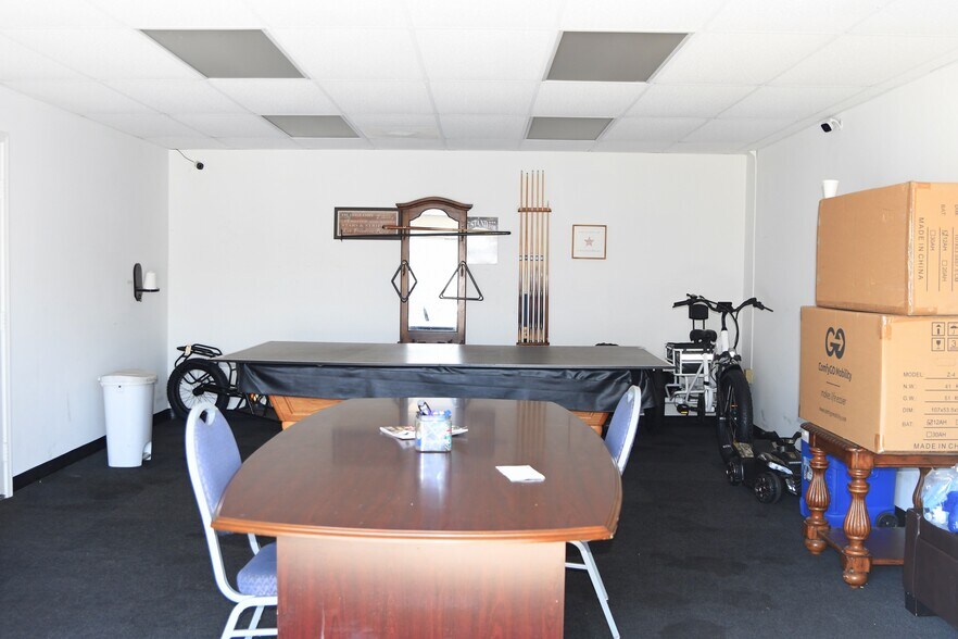 More Photos Of 796 N State St, Hemet General Retail For Sale