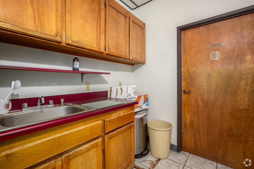 More Photos Of 3411-3419 Arden Way, Sacramento Office For Sale