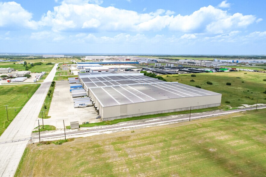 More Photos Of 2412 Wilsonart Dr, Temple Warehouse For Lease