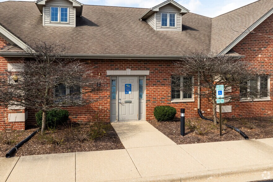 More Photos Of 7440 W College Dr, Palos Heights Medical For Lease