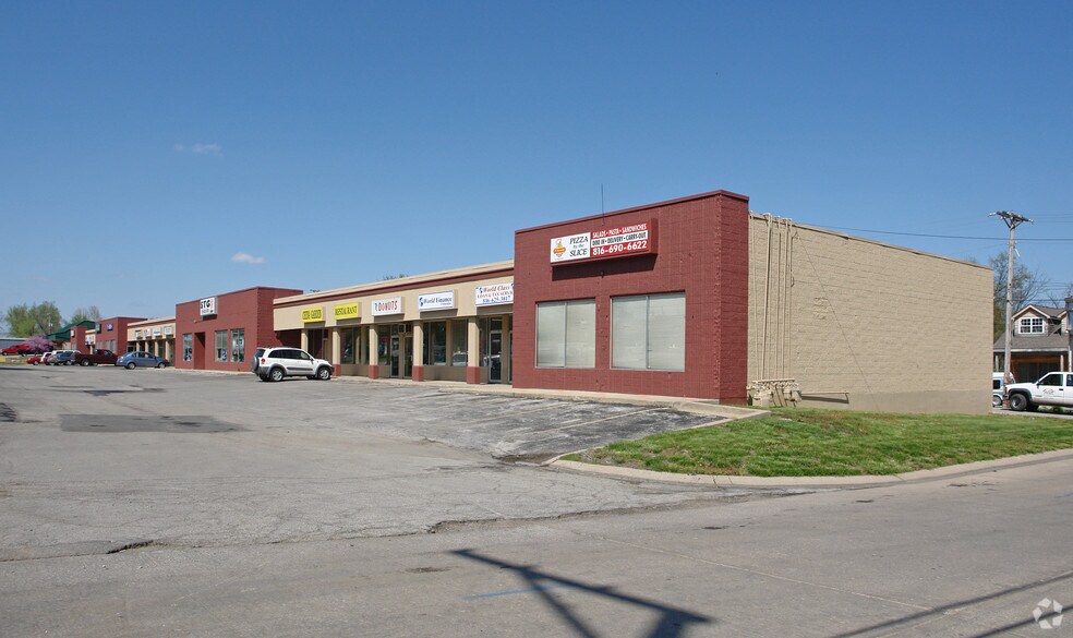 Primary Photo Of 700 S Broadway, Oak Grove Storefront For Lease