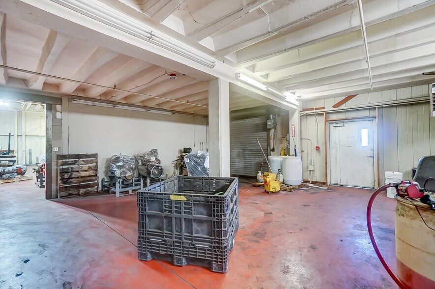 More Photos Of 2025 E 4th St, Lima Light Manufacturing For Lease