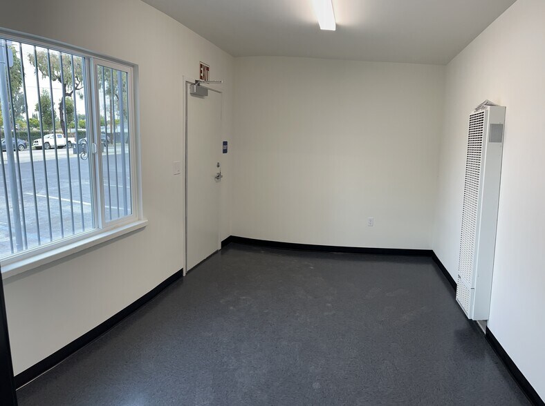 More Photos Of 1618 W 5th St, Santa Ana Showroom For Lease