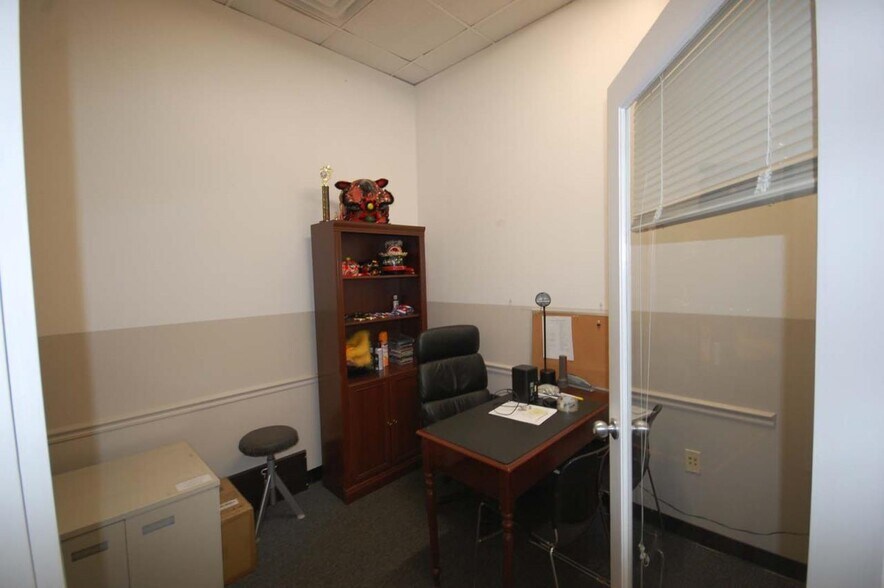 More Photos Of 10730 Connecticut Ave, Kensington Storefront Retail Office For Sale