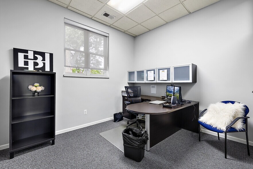 More Photos Of 20789 Harper Ave, Harper Woods Office For Sale