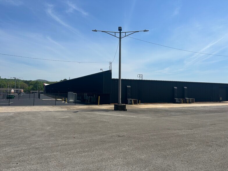 More Photos Of 4000 Memorial Pky SW, Huntsville Manufacturing For Lease