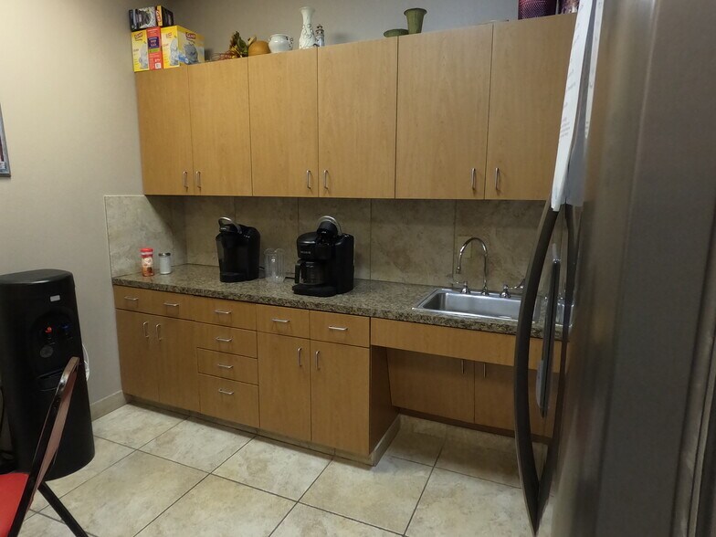 More Photos Of 6570 Naaman Forest Blvd, Garland Medical For Sale