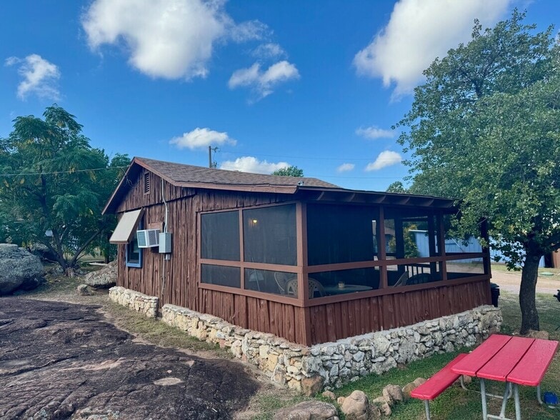 More Photos Of 1400 Ranch Road 261, Buchanan Dam Hotel For Sale
