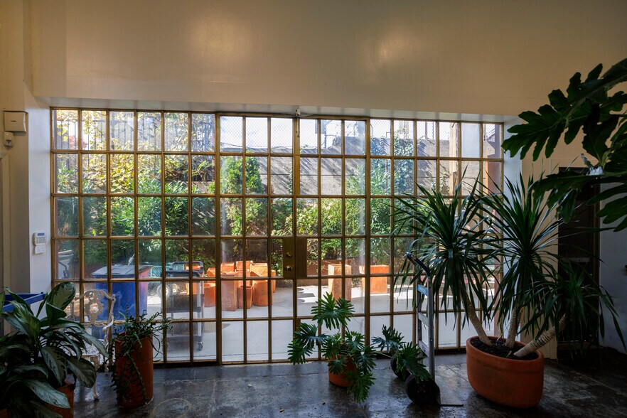 More Photos Of 114 Green Ln, Philadelphia General Retail For Lease