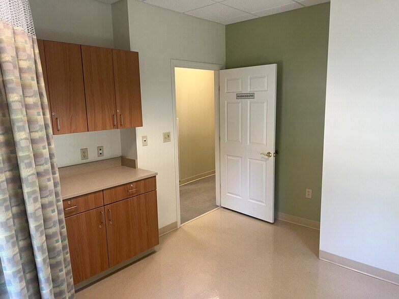 More Photos Of 21 Liberty Dr, Hebron Medical For Sale