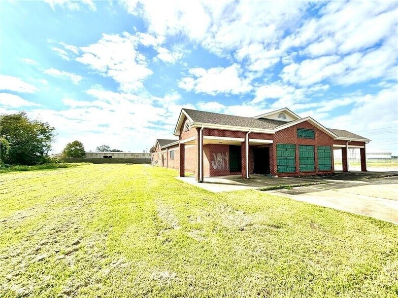 More Photos Of 2800 E Judge Perez Dr, Meraux Freestanding For Lease