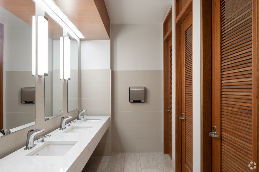 More Photos Of 2000 S Colorado Blvd, Denver Office For Lease