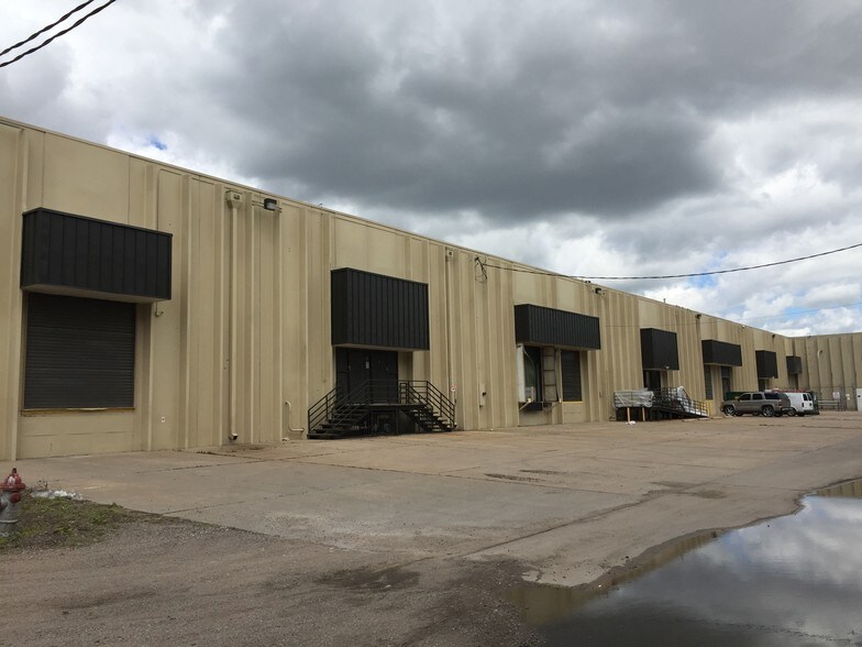 More Photos Of 816 E Funston St, Wichita Warehouse For Lease