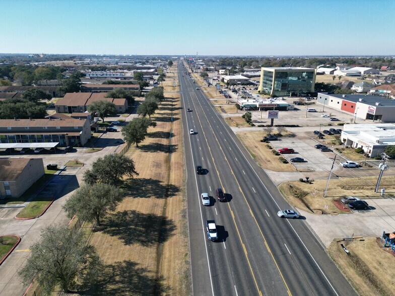 More Photos Of 2100 Highway 365, Nederland Medical For Sale
