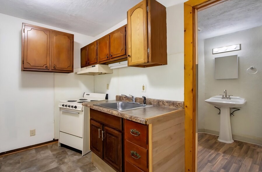 More Photos Of 824 12th St NW, Canton Storefront Retail Residential For Sale