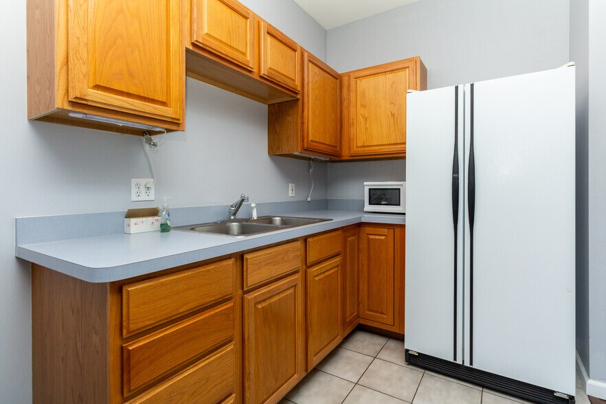 More Photos Of 208 W Highland Rd, Highland Medical For Sale