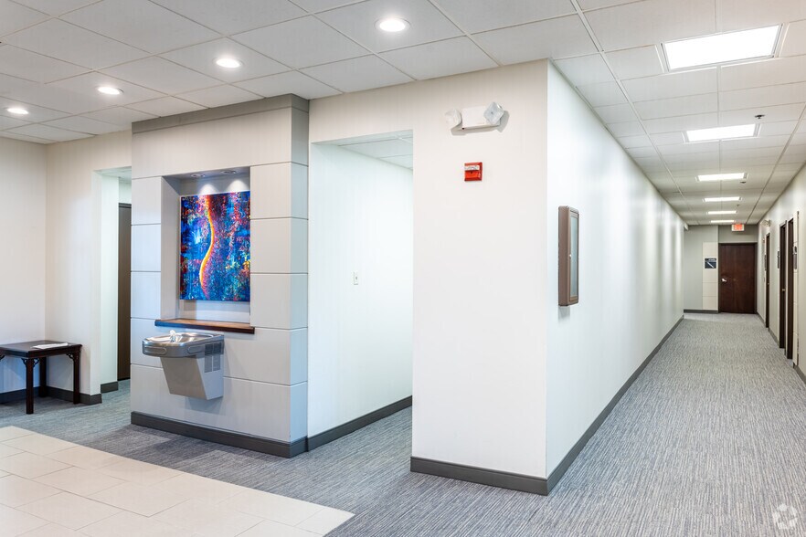 More Photos Of 10805 Sunset Office Dr, Sunset Hills Office For Lease