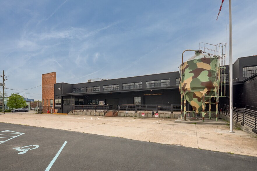 More Photos Of 211 W 24th St, Norfolk Warehouse For Sale