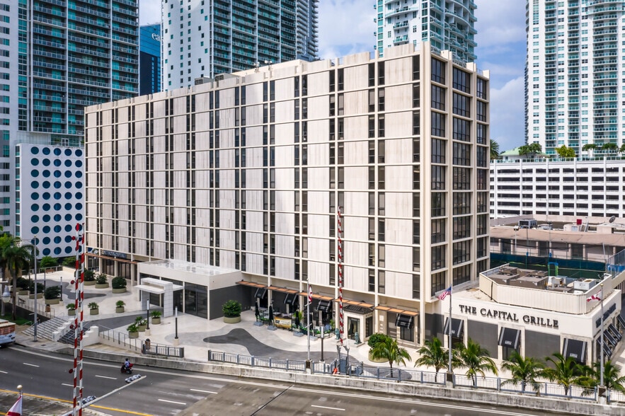 More Photos Of 444 Brickell Ave, Miami Office For Lease