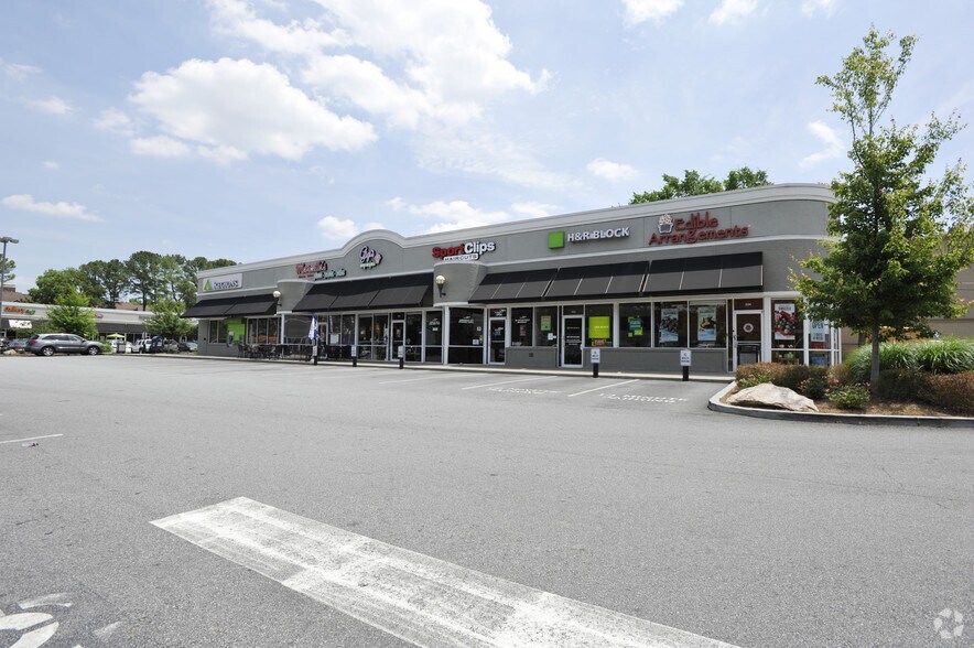 More Photos Of 3655 Roswell Rd NE, Atlanta Storefront For Lease