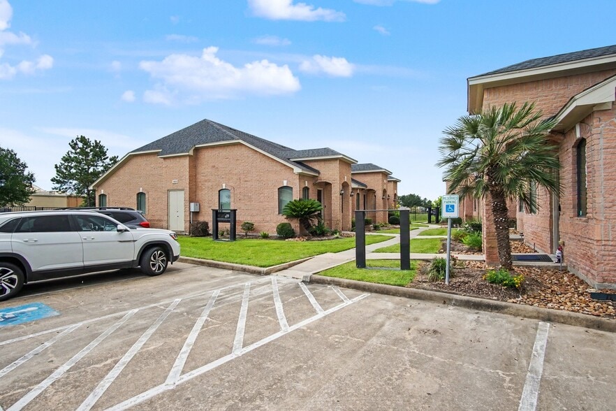 More Photos Of 1810 Snake River Rd, Katy Medical For Sale