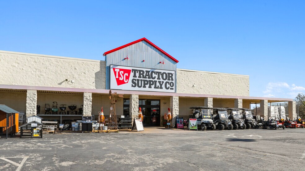 Primary Photo Of 1608 N Swenson St, Stamford General Retail For Sale